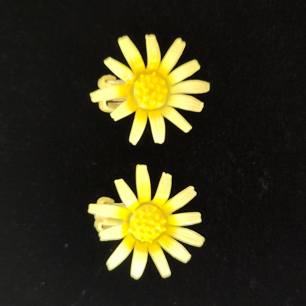Vintage Yellow Enamel Sunflower Brooch and Earring Set - Picture 3 of 5